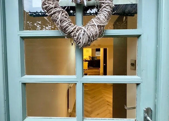 Otter Hollow - A Spacious *