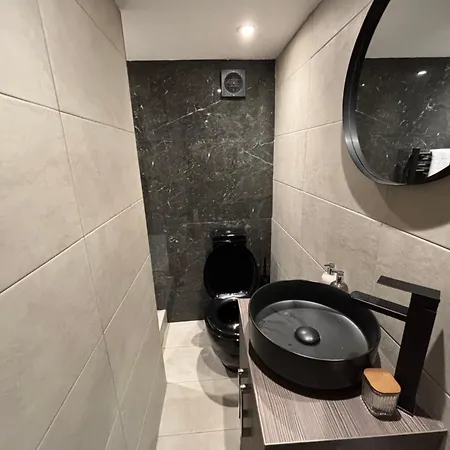 Апартаменти Otter Hollow - A Spacious *