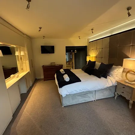 Otter Hollow - A Spacious Leeds (West Yorkshire)