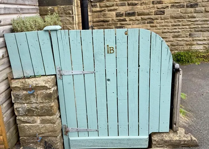 Otter Hollow - A Spacious * Leeds (West Yorkshire)