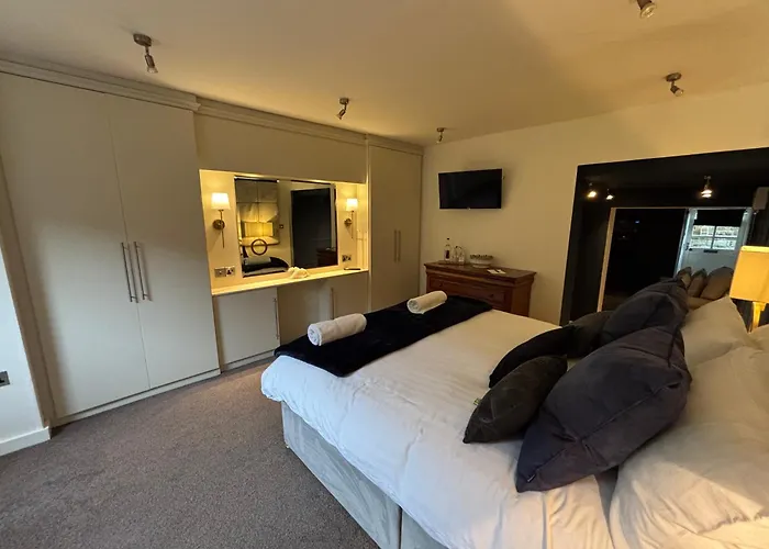 Otter Hollow - A Spacious Apartment Leeds (West Yorkshire)
