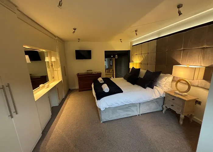 Otter Hollow - A Spacious Leeds (West Yorkshire)