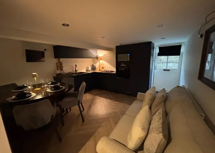 Otter Hollow - A Spacious Leeds (West Yorkshire)