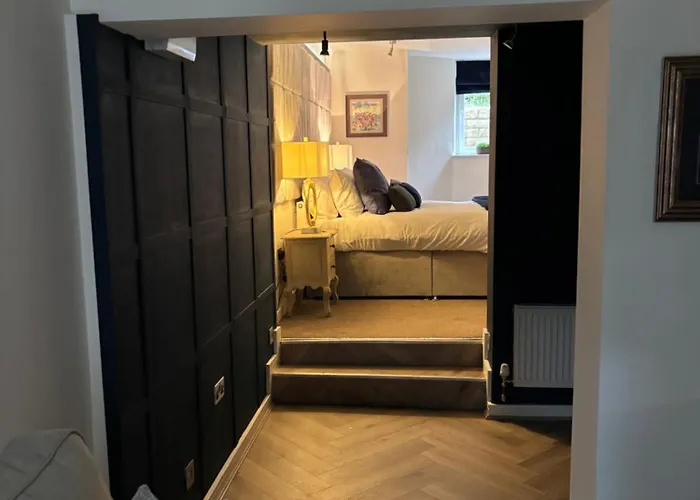 Otter Hollow - A Spacious Apartment *