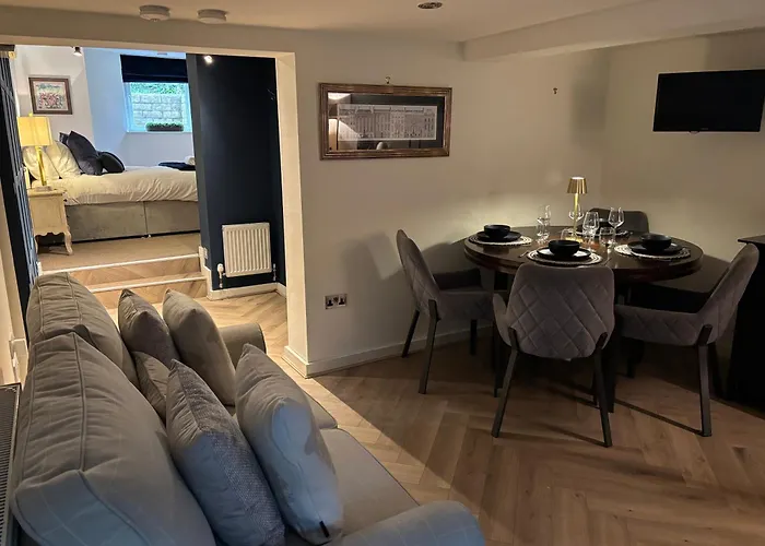Otter Hollow - A Spacious Leeds (West Yorkshire)