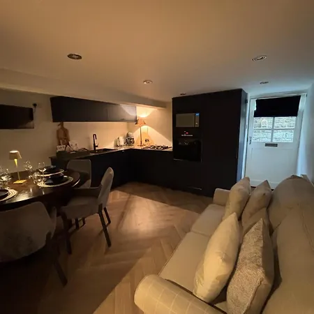 Otter Hollow - A Spacious Leeds (West Yorkshire)